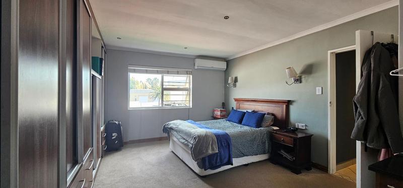 4 Bedroom Property for Sale in Myburgh Park Western Cape